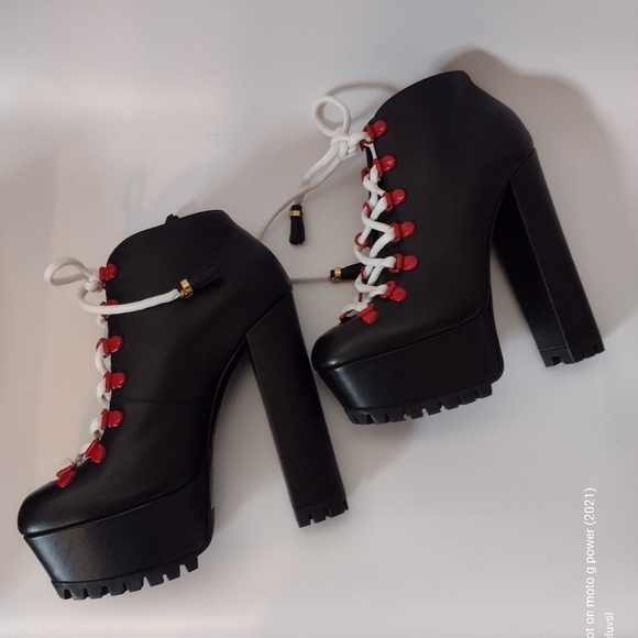 ON HOLD 🎀 Gucci "Kayla" Calfskin Lifford Lace Up Boots - Picture 7 of 16